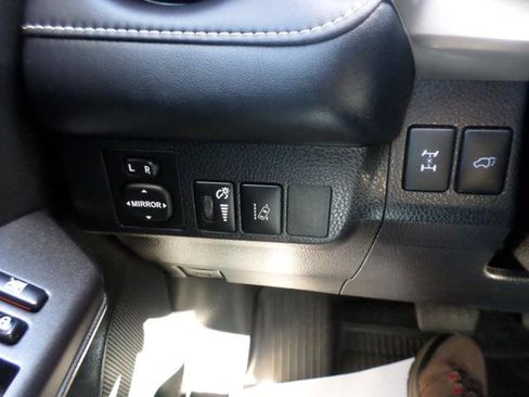 Used 2018 Toyota RAV4 XLE image 30