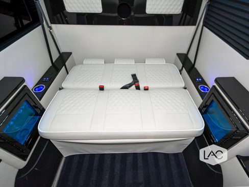 Used 2024 Mercedes-Benz Sprinter 3500 image 12