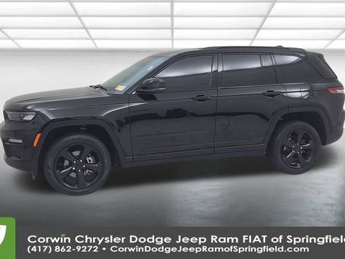 Certified 2023 Jeep Grand Cherokee Limited w/ Black Appearance Package image 8