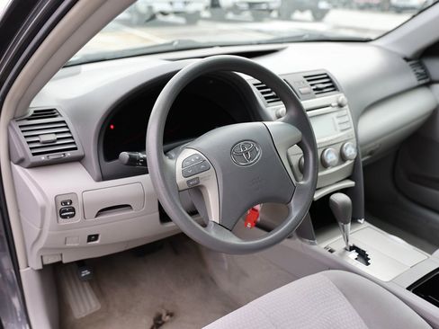 Used 2010 Toyota Camry LE image 15