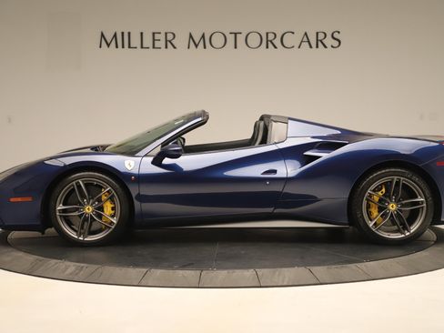 Used 2018 Ferrari 488 Spider RWD image 3