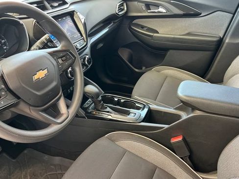 Used 2023 Chevrolet TrailBlazer LT w/ Convenience Package FWD image 10