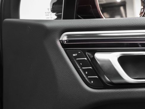 Certified 2024 Porsche Macan AWD/4WD image 20