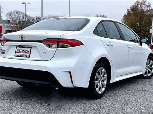 Used 2025 Toyota Corolla LE image 12