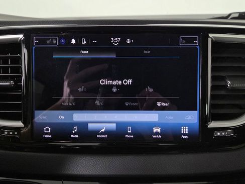 Used 2024 Chrysler Pacifica Touring-L image 27