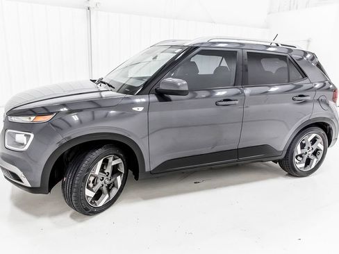 Used 2023 Hyundai Venue SEL FWD image 4