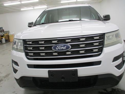 Used 2016 Ford Explorer 4WD image 2