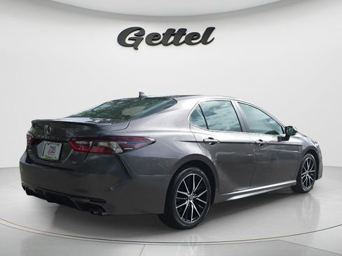 Used 2024 Toyota Camry SE image 12