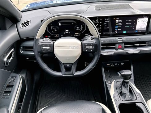 Used 2025 Kia K4 GT-Line Turbo image 6