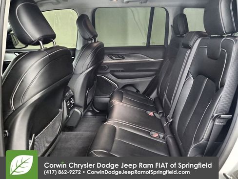 Certified 2023 Jeep Grand Cherokee Limited w/ Black Appearance Package image 31