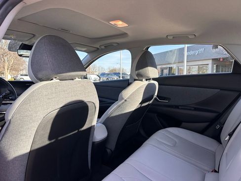 Used 2023 Hyundai Elantra Limited image 14