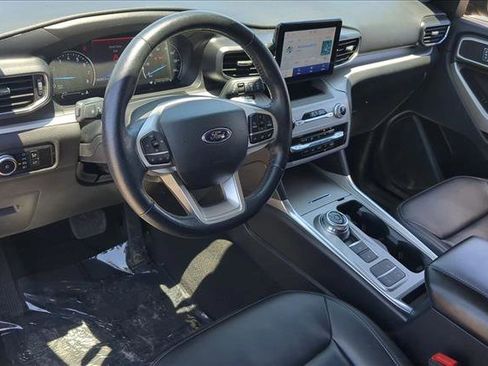 Used 2023 Ford Explorer XLT w/ Equipment Group 202A RWD image 10