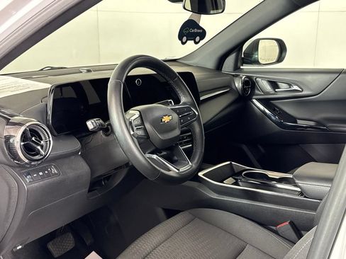 Used 2025 Chevrolet Equinox LT AWD/4WD image 18