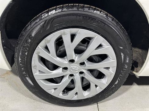 Used 2017 Toyota Corolla LE image 14