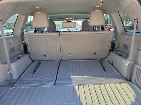 Used 2019 Toyota Highlander Plus image 10
