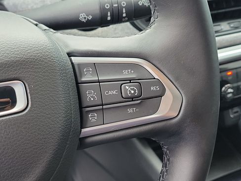Used 2022 Jeep Compass Latitude w/ Sun and Sound Group AWD/4WD image 31