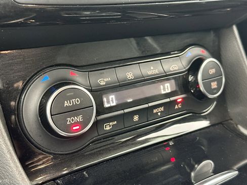 Used 2018 INFINITI QX30 Premium w/ Navigation Package AWD/4WD image 16