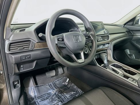Certified 2018 Honda Accord EX image 9