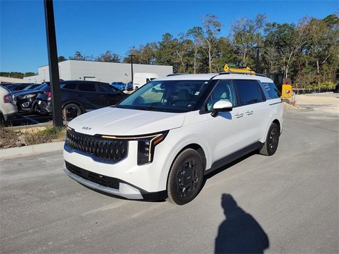 Used 2025 Kia Carnival EX image 4