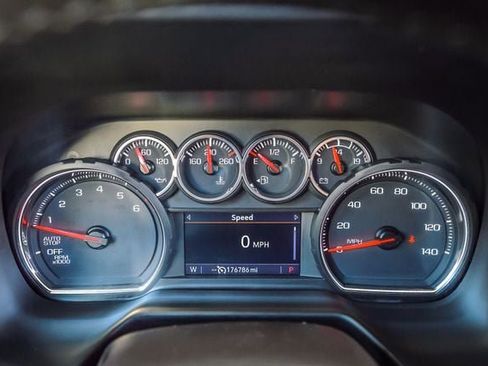 Used 2021 Chevrolet Suburban LT image 17