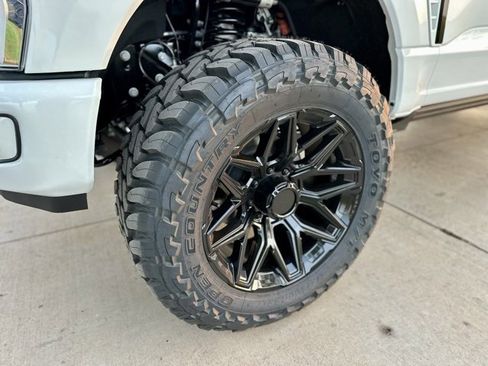 Used 2025 Ford F250 Platinum w/ Platinum Plus Package image 3