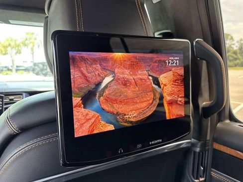 Used 2022 Jeep Grand Wagoneer Series III w/ Rear Seat Video Group 1 AWD/4WD image 17