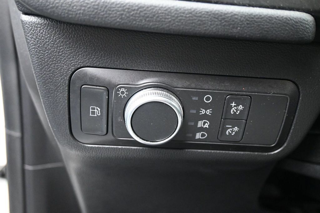 Used 2020 Ford Escape SE Sport FWD image 12