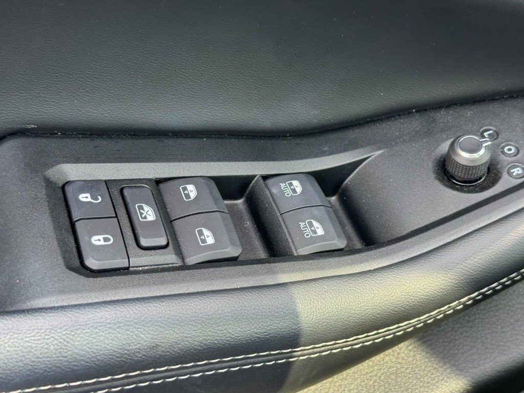 Used 2025 Jeep Grand Cherokee Altitude AWD/4WD image 18