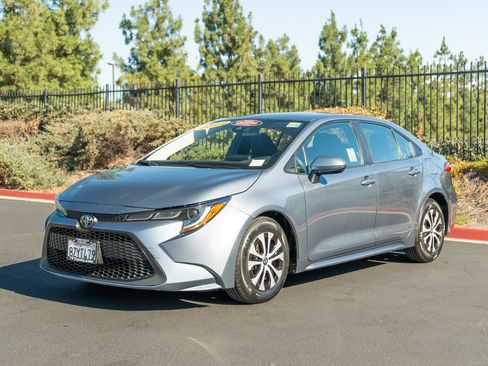 Certified 2022 Toyota Corolla LE FWD image 5