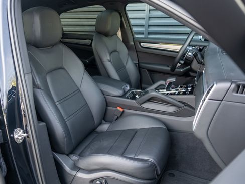 Certified 2023 Porsche Cayenne S image 37