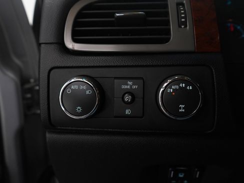 Used 2013 Chevrolet Avalanche LTZ image 26