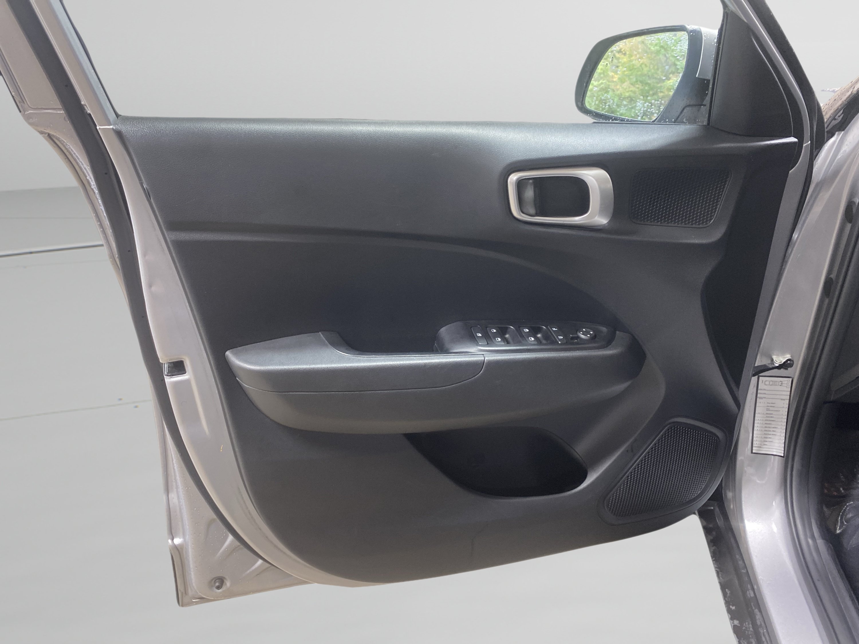 Used 2025 Hyundai Venue SEL FWD image 20