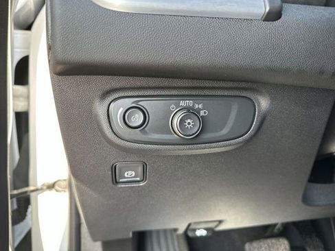 Used 2024 GMC Terrain SLE w/ Driver Convenience Package image 18