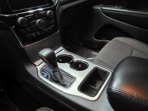 Used 2019 Jeep Grand Cherokee Laredo w/ 18" Wheel & 8.4" Radio Group image 16