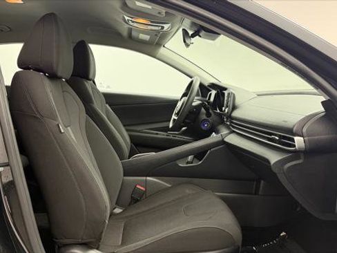 Used 2021 Hyundai Elantra SE FWD image 19