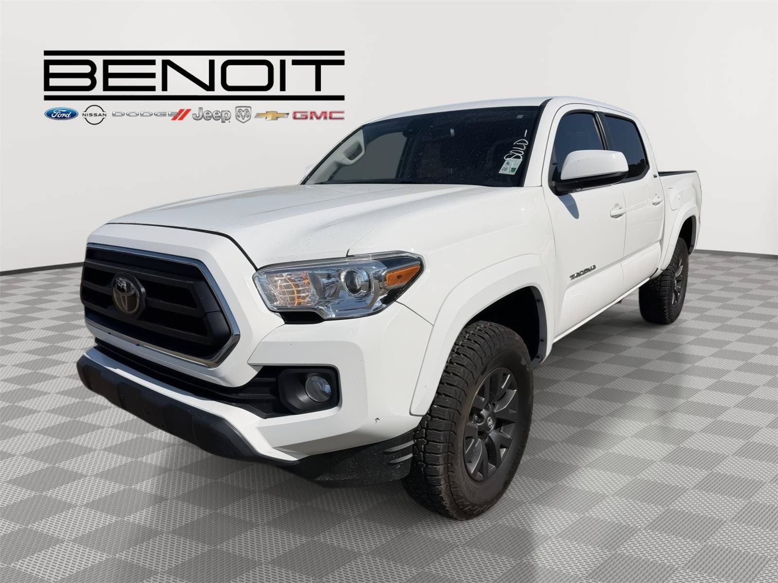 Used 2023 Toyota Tacoma SR5 RWD image 3