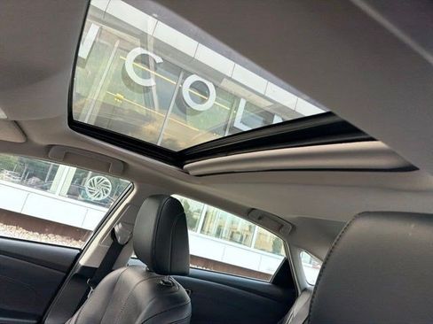 Used 2016 Toyota Avalon Touring FWD image 10