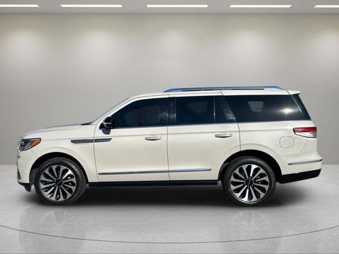 Used 2024 Lincoln Navigator Reserve AWD/4WD image 2