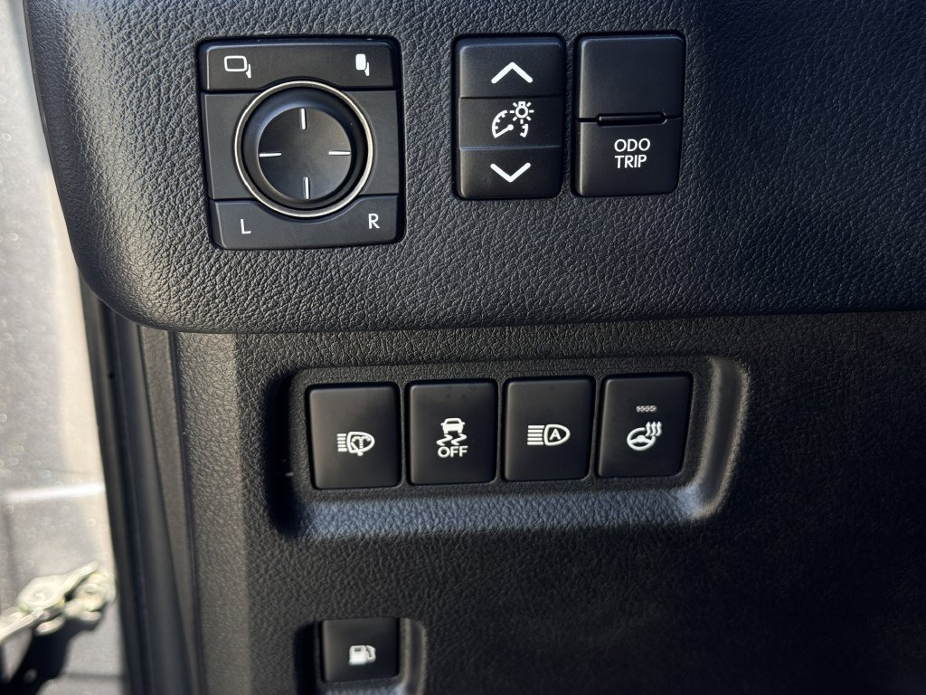 Used 2023 Lexus GX 460 Premium w/ Accessory Package AWD/4WD image 21