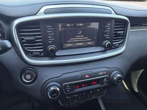 Used 2020 Kia Sorento S image 23