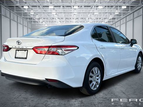 Used 2018 Toyota Camry L image 5