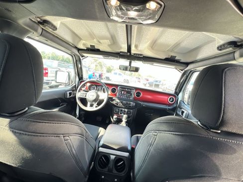 Used 2023 Jeep Gladiator Rubicon w/ Cold Weather Group image 13