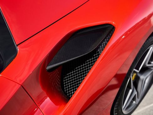 Used 2022 Ferrari F8 Tributo image 11
