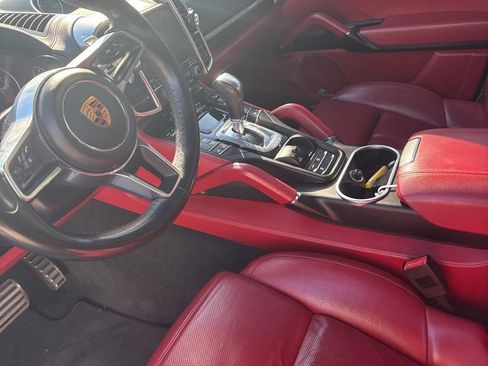 Used 2018 Porsche Cayenne S image 5