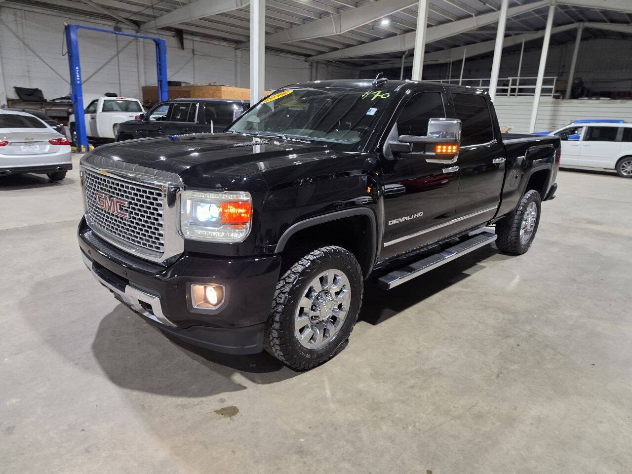 Used 2016 GMC Sierra 2500 Denali w/ Duramax Plus Package AWD/4WD image 2