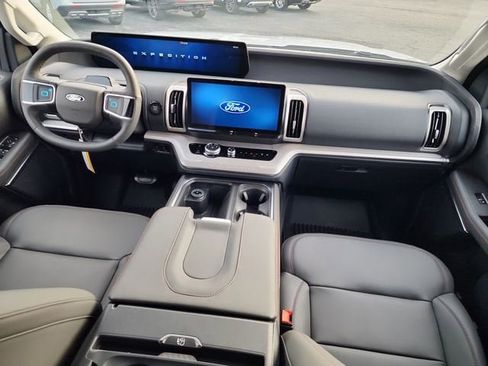 New 2025 Ford Expedition Active image 15