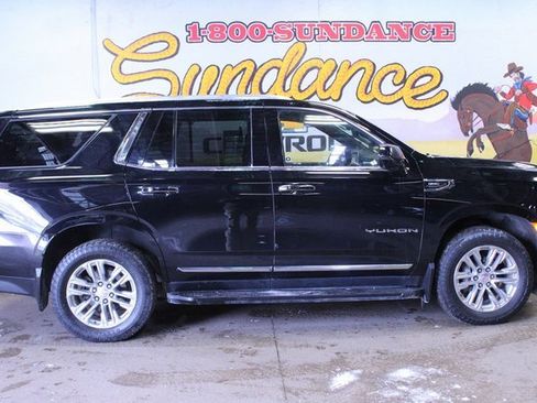 Used 2021 GMC Yukon SLT image 1