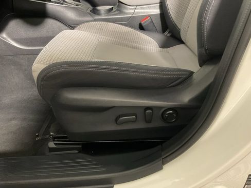 Used 2023 Subaru Outback Premium AWD/4WD image 22