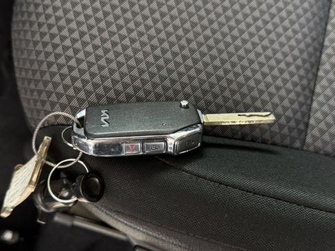 Used 2025 Kia Soul LX w/ LX Technology Package FWD image 21