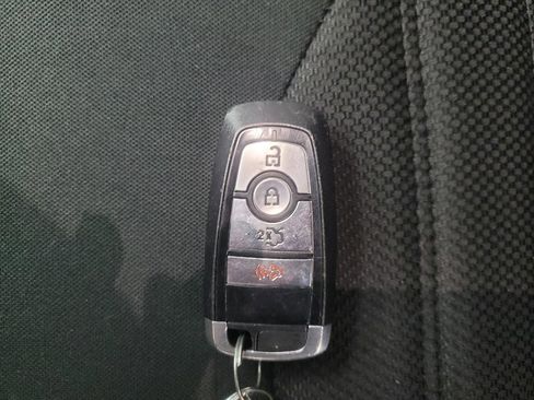 Used 2019 Ford Fusion SE image 32